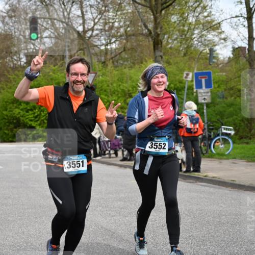 12.04.2026 - 45. Internationalen Wilhelmsburger Insellauf J. Mangold http://msf.ph/oto/9517612 12.04.2026 13:20:49 Ziel 2469, 4305, 2013, 3233, 5230, 3766, 4103, 4341, 5633, 4284, 4293, 5543, 5543, 2363, 2101, 4417, 3552, 3551, 2333, 4018, 5716, 4319, 5297, 4878, 5484, 2692 meine-sportfotos.de