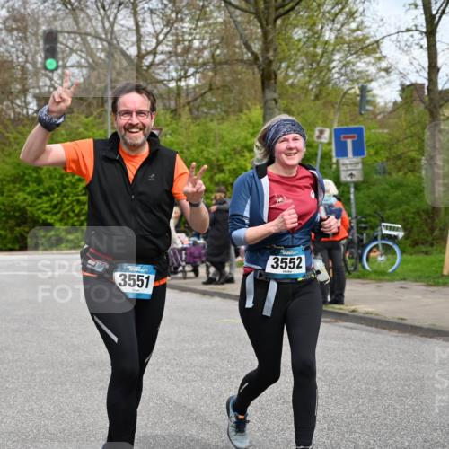12.04.2026 - 45. Internationalen Wilhelmsburger Insellauf J. Mangold http://msf.ph/oto/9517613 12.04.2026 13:20:49 Ziel 2469, 4305, 2013, 3233, 5230, 3766, 4103, 4341, 5633, 4284, 4293, 5543, 5543, 2363, 2101, 4417, 3552, 3551, 2333, 4018, 5716, 4319, 5297, 4878, 5484, 2692 meine-sportfotos.de