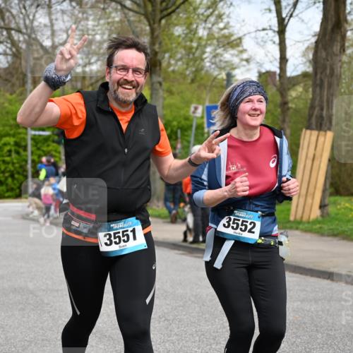 12.04.2026 - 45. Internationalen Wilhelmsburger Insellauf J. Mangold http://msf.ph/oto/9517619 12.04.2026 13:20:49 Ziel 2469, 4305, 2013, 3233, 5230, 3766, 4103, 4341, 5633, 4284, 4293, 5543, 5543, 2363, 2101, 4417, 3552, 3551, 2333, 4018, 5716, 4319, 5297, 4878, 5484, 2692 meine-sportfotos.de