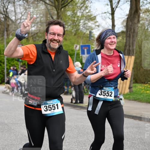 12.04.2026 - 45. Internationalen Wilhelmsburger Insellauf J. Mangold http://msf.ph/oto/9517620 12.04.2026 13:20:49 Ziel 2469, 4305, 2013, 3233, 5230, 3766, 4103, 4341, 5633, 4284, 4293, 5543, 5543, 2363, 2101, 4417, 3552, 3551, 2333, 4018, 5716, 4319, 5297, 4878, 5484, 2692 meine-sportfotos.de