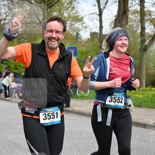 12.04.2026 - 45. Internationalen Wilhelmsburger Insellauf J. Mangold http://msf.ph/oto/9517622 12.04.2026 13:20:49 Ziel 2469, 4305, 2013, 3233, 5230, 3766, 4103, 4341, 5633, 4284, 4293, 5543, 5543, 2363, 2101, 4417, 3552, 3551, 2333, 4018, 5716, 4319, 5297, 4878, 5484, 2692 meine-sportfotos.de