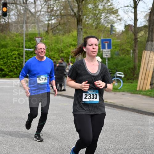 12.04.2026 - 45. Internationalen Wilhelmsburger Insellauf J. Mangold http://msf.ph/oto/9517634 12.04.2026 13:20:55 Ziel 4305, 2013, 3233, 5230, 3766, 4103, 4341, 5633, 4284, 4293, 5543, 2363, 2101, 4417, 3552, 3551, 2333, 4018, 5716, 4319, 5297, 4878, 5484, 2692, 4444, 4800 meine-sportfotos.de