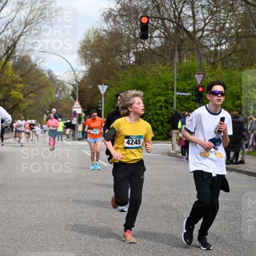 12.04.2026 - 45. Internationalen Wilhelmsburger Insellauf J. Mangold http://msf.ph/oto/9517646 12.04.2026 13:21:08 Ziel 4341, 5633, 4284, 4293, 5543, 2363, 2101, 4417, 3552, 3551, 2333, 4018, 5716, 4319, 5297, 5297, 4878, 5484, 2692, 4444, 4800, 4047, 2175, 4047, 2175, 3402, 5482, 4017 meine-sportfotos.de