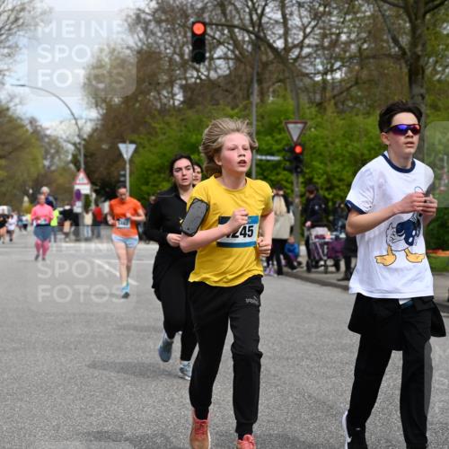 12.04.2026 - 45. Internationalen Wilhelmsburger Insellauf J. Mangold http://msf.ph/oto/9517652 12.04.2026 13:21:09 Ziel 4341, 5633, 4284, 4293, 5543, 2363, 2101, 4417, 3552, 3551, 2333, 4018, 5716, 4319, 5297, 4878, 5484, 2692, 4444, 4800, 4047, 2175, 3402, 3402, 5482, 4017 meine-sportfotos.de