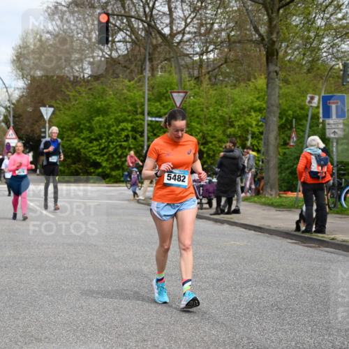 12.04.2026 - 45. Internationalen Wilhelmsburger Insellauf J. Mangold http://msf.ph/oto/9517682 12.04.2026 13:21:13 Ziel 5543, 2363, 2101, 4417, 3552, 3551, 2333, 4018, 5716, 4319, 5297, 4878, 5484, 2692, 4444, 4800, 4047, 2175, 3402, 5482, 5482, 4017, 3676, 2628, 3251 meine-sportfotos.de