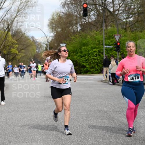12.04.2026 - 45. Internationalen Wilhelmsburger Insellauf J. Mangold http://msf.ph/oto/9517708 12.04.2026 13:21:19 Ziel 2101, 4417, 3552, 3551, 2333, 4018, 5716, 4319, 5297, 4878, 5484, 2692, 4444, 4800, 4047, 2175, 3402, 5482, 4017, 3676, 2628, 3251, 5201, 3109, 4404, 4362, 2473 meine-sportfotos.de