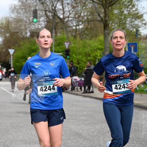 12.04.2026 - 45. Internationalen Wilhelmsburger Insellauf J. Mangold http://msf.ph/oto/9517787 12.04.2026 13:21:34 Ziel 4878, 5484, 2692, 4444, 4800, 4047, 2175, 3402, 5482, 4017, 3676, 3676, 2628, 3251, 5201, 3109, 4404, 4362, 2473, 2552, 2130, 2840, 3998, 5462, 5205, 4809, 2002, 2332 meine-sportfotos.de