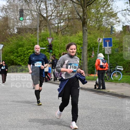 12.04.2026 - 45. Internationalen Wilhelmsburger Insellauf J. Mangold http://msf.ph/oto/9517800 12.04.2026 13:21:36 Ziel 2692, 4444, 4800, 4047, 2175, 3402, 5482, 4017, 3676, 2628, 3251, 3251, 5201, 3109, 4404, 4362, 2473, 2552, 2130, 2840, 3998, 5462, 5462, 5205, 4809, 2002, 2332 meine-sportfotos.de