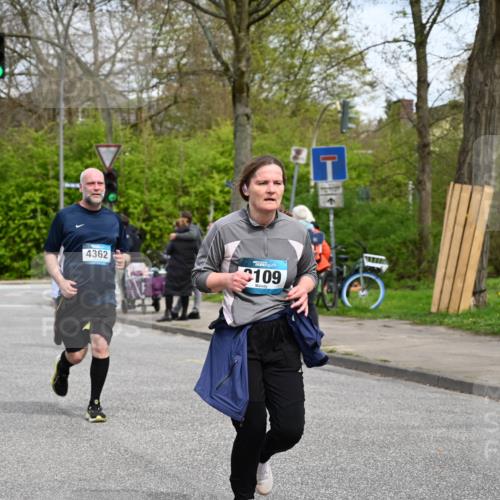 12.04.2026 - 45. Internationalen Wilhelmsburger Insellauf J. Mangold http://msf.ph/oto/9517805 12.04.2026 13:21:36 Ziel 2692, 4444, 4800, 4047, 2175, 3402, 5482, 4017, 3676, 2628, 3251, 3251, 5201, 3109, 4404, 4362, 2473, 2552, 2130, 2840, 3998, 5462, 5462, 5205, 4809, 2002, 2332 meine-sportfotos.de