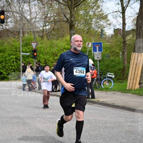 12.04.2026 - 45. Internationalen Wilhelmsburger Insellauf J. Mangold http://msf.ph/oto/9517816 12.04.2026 13:21:38 Ziel 4444, 4800, 4047, 2175, 3402, 5482, 4017, 3676, 2628, 3251, 5201, 5201, 3109, 4404, 4362, 2473, 2552, 2130, 2840, 3998, 5462, 5205, 5205, 4809, 2002, 2332, 2116, 3581 meine-sportfotos.de