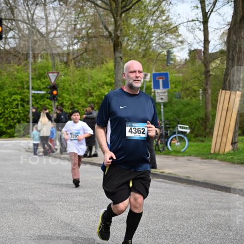 12.04.2026 - 45. Internationalen Wilhelmsburger Insellauf J. Mangold http://msf.ph/oto/9517817 12.04.2026 13:21:38 Ziel 4444, 4800, 4047, 2175, 3402, 5482, 4017, 3676, 2628, 3251, 5201, 5201, 3109, 4404, 4362, 2473, 2552, 2130, 2840, 3998, 5462, 5205, 5205, 4809, 2002, 2332, 2116, 3581 meine-sportfotos.de