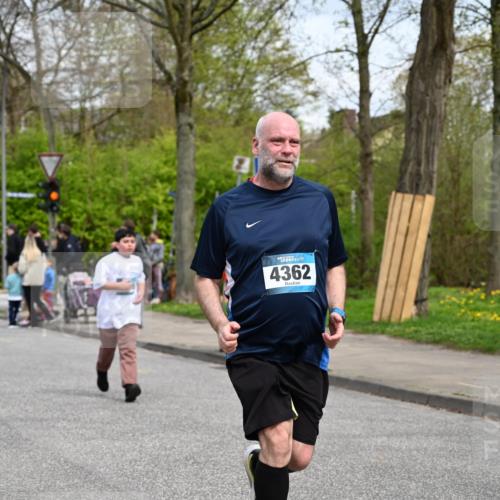 12.04.2026 - 45. Internationalen Wilhelmsburger Insellauf J. Mangold http://msf.ph/oto/9517821 12.04.2026 13:21:38 Ziel 4444, 4800, 4047, 2175, 3402, 5482, 4017, 3676, 2628, 3251, 5201, 5201, 3109, 4404, 4362, 2473, 2552, 2130, 2840, 3998, 5462, 5205, 5205, 4809, 2002, 2332, 2116, 3581 meine-sportfotos.de