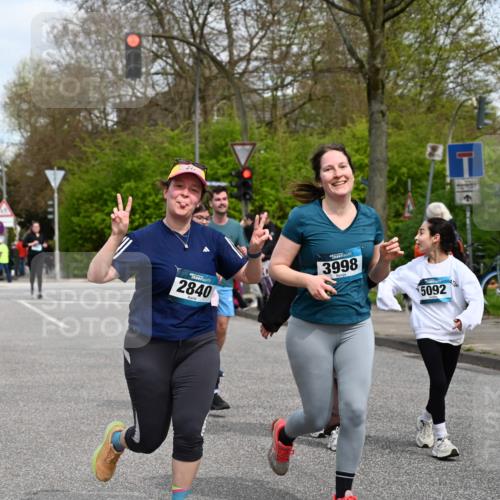 12.04.2026 - 45. Internationalen Wilhelmsburger Insellauf J. Mangold http://msf.ph/oto/9517849 12.04.2026 13:21:46 Ziel 3402, 5482, 4017, 3676, 2628, 3251, 5201, 3109, 4404, 4362, 2473, 2552, 2130, 2840, 3998, 5462, 5205, 4809, 2002, 2332, 2116, 3581, 3235, 3915, 5080, 4348, 5085, 3603, 3602, 5092 meine-sportfotos.de