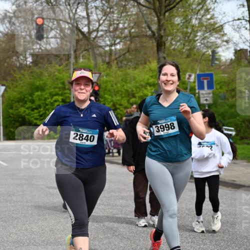 12.04.2026 - 45. Internationalen Wilhelmsburger Insellauf J. Mangold http://msf.ph/oto/9517852 12.04.2026 13:21:47 Ziel 5482, 4017, 3676, 2628, 3251, 5201, 3109, 4404, 4362, 2473, 2552, 2130, 2840, 3998, 2840, 3998, 5462, 5205, 4809, 2002, 2332, 2116, 3581, 3235, 3915, 5080, 4348, 5085, 3603, 3602, 5092, 2246, 5192, 5171 meine-sportfotos.de