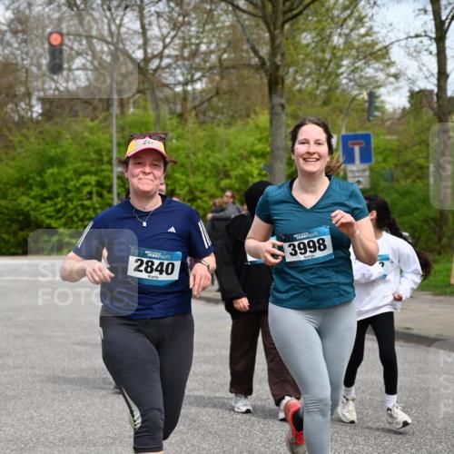 12.04.2026 - 45. Internationalen Wilhelmsburger Insellauf J. Mangold http://msf.ph/oto/9517853 12.04.2026 13:21:47 Ziel 5482, 4017, 3676, 2628, 3251, 5201, 3109, 4404, 4362, 2473, 2552, 2130, 2840, 3998, 2840, 3998, 5462, 5205, 4809, 2002, 2332, 2116, 3581, 3235, 3915, 5080, 4348, 5085, 3603, 3602, 5092, 2246, 5192, 5171 meine-sportfotos.de