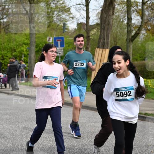 12.04.2026 - 45. Internationalen Wilhelmsburger Insellauf J. Mangold http://msf.ph/oto/9517869 12.04.2026 13:21:49 Ziel 5482, 4017, 3676, 2628, 3251, 5201, 3109, 4404, 4362, 2473, 2552, 2130, 2840, 3998, 5462, 5205, 4809, 2002, 2332, 2116, 2116, 3581, 3235, 3915, 5080, 4348, 5085, 3603, 3602, 5092, 2246, 5192, 5171, 3162, 4443, 4442, 3746 meine-sportfotos.de