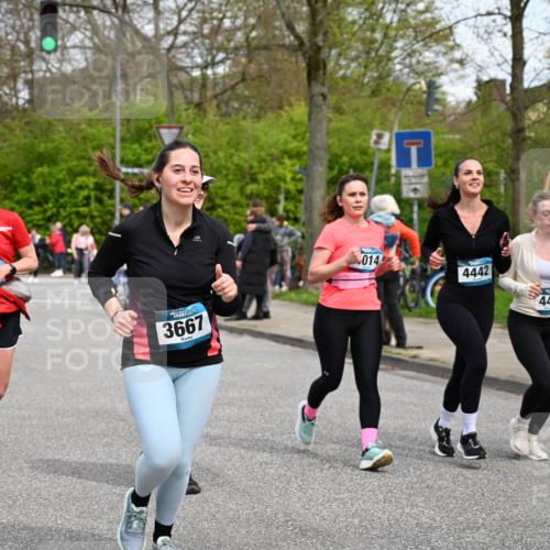 12.04.2026 - 45. Internationalen Wilhelmsburger Insellauf J. Mangold http://msf.ph/oto/9517980 12.04.2026 13:22:15 Ziel 5205, 4809, 2002, 2332, 2116, 3581, 3235, 3915, 5080, 4348, 5085, 3603, 3602, 5092, 2246, 5192, 5171, 3162, 4443, 4442, 3746, 5290, 3057, 3057, 3667, 5304, 4210, 4014, 2158, 5314 meine-sportfotos.de