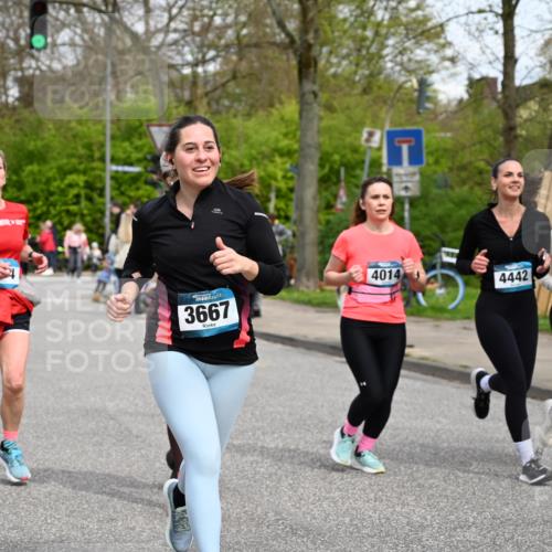 12.04.2026 - 45. Internationalen Wilhelmsburger Insellauf J. Mangold http://msf.ph/oto/9517982 12.04.2026 13:22:15 Ziel 5205, 4809, 2002, 2332, 2116, 3581, 3235, 3915, 5080, 4348, 5085, 3603, 3602, 5092, 2246, 5192, 5171, 3162, 4443, 4442, 3746, 5290, 3057, 3057, 3667, 5304, 4210, 4014, 2158, 5314 meine-sportfotos.de