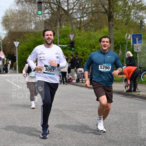 12.04.2026 - 45. Internationalen Wilhelmsburger Insellauf J. Mangold http://msf.ph/oto/9518007 12.04.2026 13:22:18 Ziel 2332, 2116, 3581, 3235, 3915, 5080, 4348, 5085, 3603, 3602, 5092, 2246, 5192, 5171, 3162, 4443, 4442, 3746, 5290, 3057, 3667, 5304, 4210, 4014, 2158, 5314, 4557 meine-sportfotos.de