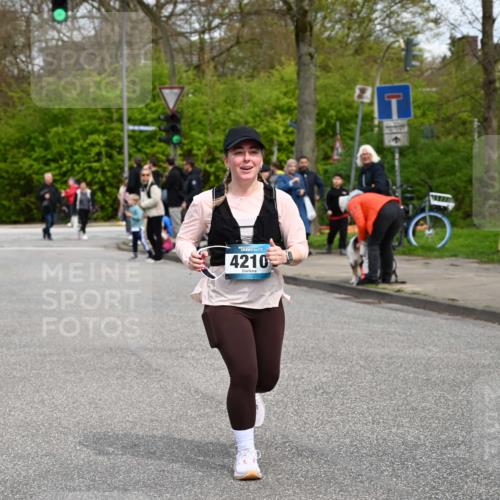 12.04.2026 - 45. Internationalen Wilhelmsburger Insellauf J. Mangold http://msf.ph/oto/9518025 12.04.2026 13:22:20 Ziel 2332, 2116, 3581, 3235, 3915, 5080, 4348, 5085, 3603, 3602, 5092, 2246, 5192, 5171, 3162, 4443, 4442, 3746, 5290, 3057, 3667, 5304, 4210, 4014, 2158, 5314, 4557, 2153, 5262 meine-sportfotos.de