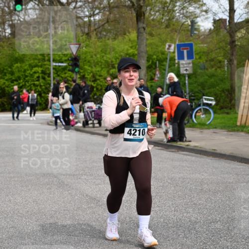 12.04.2026 - 45. Internationalen Wilhelmsburger Insellauf J. Mangold http://msf.ph/oto/9518027 12.04.2026 13:22:21 Ziel 2332, 2116, 3581, 3235, 3915, 5080, 4348, 5085, 3603, 3602, 5092, 2246, 5192, 5171, 3162, 4443, 4442, 3746, 5290, 3057, 3667, 5304, 4210, 4014, 2158, 5314, 4557, 2153, 5262 meine-sportfotos.de