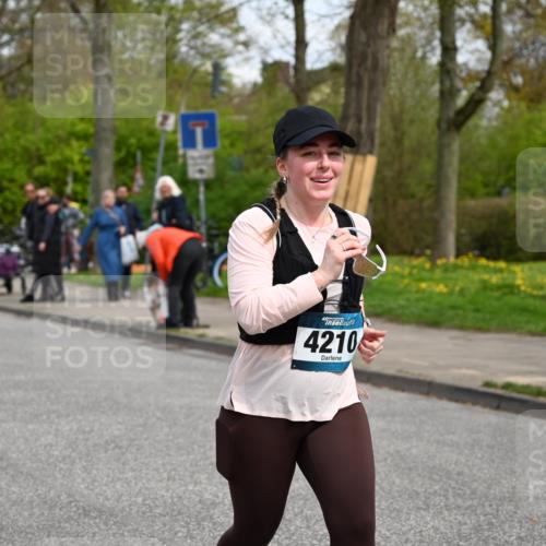 12.04.2026 - 45. Internationalen Wilhelmsburger Insellauf J. Mangold http://msf.ph/oto/9518035 12.04.2026 13:22:21 Ziel 2332, 2116, 3581, 3235, 3915, 5080, 4348, 5085, 3603, 3602, 5092, 2246, 5192, 5171, 3162, 4443, 4442, 3746, 5290, 3057, 3667, 5304, 4210, 4014, 2158, 5314, 4557, 2153, 5262 meine-sportfotos.de