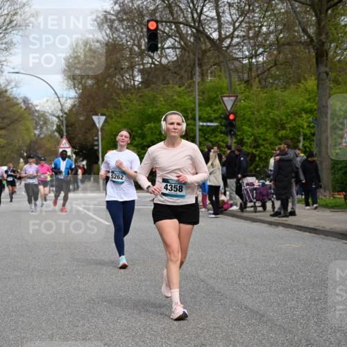 12.04.2026 - 45. Internationalen Wilhelmsburger Insellauf J. Mangold http://msf.ph/oto/9518049 12.04.2026 13:22:43 Ziel 4210, 4014, 2158, 5314, 4557, 2153, 2153, 5262, 4593, 4708, 3774, 4358, 4358, 5223, 3336, 3783, 3498 meine-sportfotos.de