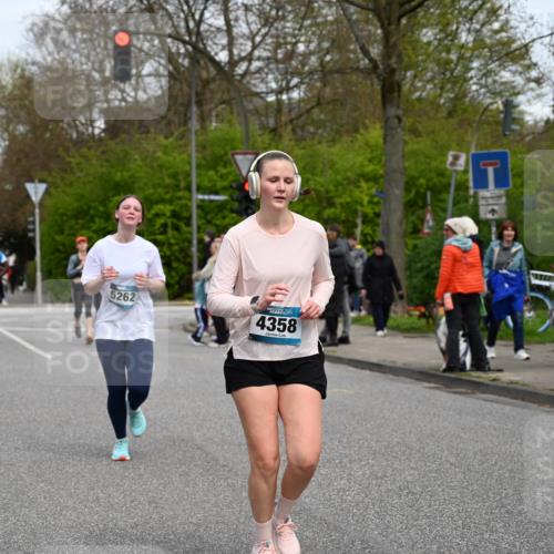 12.04.2026 - 45. Internationalen Wilhelmsburger Insellauf J. Mangold http://msf.ph/oto/9518056 12.04.2026 13:22:44 Ziel 4210, 4014, 2158, 5314, 4557, 2153, 5262, 5262, 4593, 4708, 3774, 4358, 5223, 3336, 3783, 3498, 3478 meine-sportfotos.de