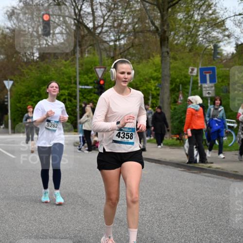 12.04.2026 - 45. Internationalen Wilhelmsburger Insellauf J. Mangold http://msf.ph/oto/9518057 12.04.2026 13:22:44 Ziel 4210, 4014, 2158, 5314, 4557, 2153, 5262, 5262, 4593, 4708, 3774, 4358, 5223, 3336, 3783, 3498, 3478 meine-sportfotos.de