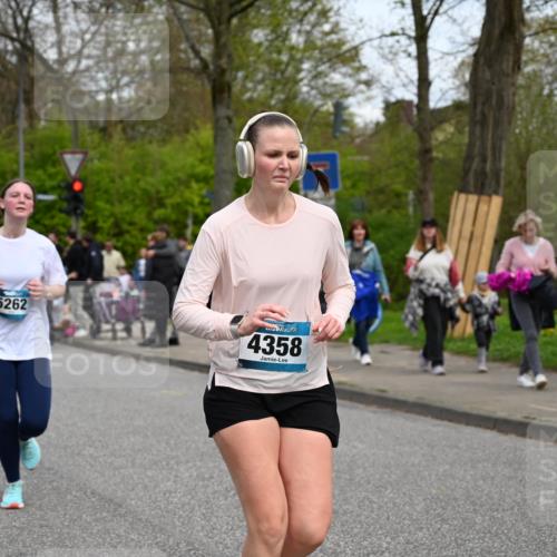 12.04.2026 - 45. Internationalen Wilhelmsburger Insellauf J. Mangold http://msf.ph/oto/9518064 12.04.2026 13:22:45 Ziel 4014, 2158, 5314, 4557, 2153, 5262, 4593, 4708, 3774, 4358, 5223, 3336, 3783, 3498, 3478 meine-sportfotos.de