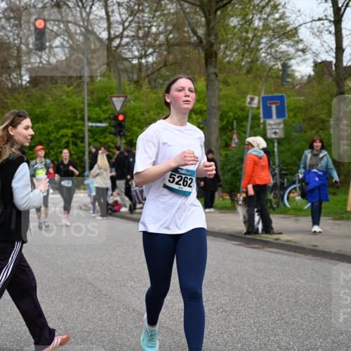 12.04.2026 - 45. Internationalen Wilhelmsburger Insellauf J. Mangold http://msf.ph/oto/9518069 12.04.2026 13:22:46 Ziel 4014, 2158, 5314, 4557, 2153, 5262, 4593, 4593, 4708, 3774, 4358, 5223, 3336, 3783, 3498, 3478 meine-sportfotos.de