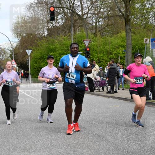 12.04.2026 - 45. Internationalen Wilhelmsburger Insellauf J. Mangold http://msf.ph/oto/9518097 12.04.2026 13:22:51 Ziel 2158, 5314, 4557, 2153, 5262, 4593, 4708, 3774, 4358, 5223, 3336, 3783, 3498, 3478, 4176, 5505, 3471 meine-sportfotos.de