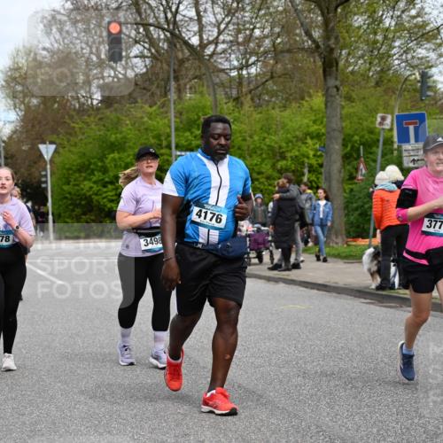 12.04.2026 - 45. Internationalen Wilhelmsburger Insellauf J. Mangold http://msf.ph/oto/9518103 12.04.2026 13:22:52 Ziel 5314, 4557, 2153, 5262, 4593, 4708, 3774, 4358, 5223, 3336, 3336, 3783, 3498, 3478, 4176, 5505, 3471 meine-sportfotos.de