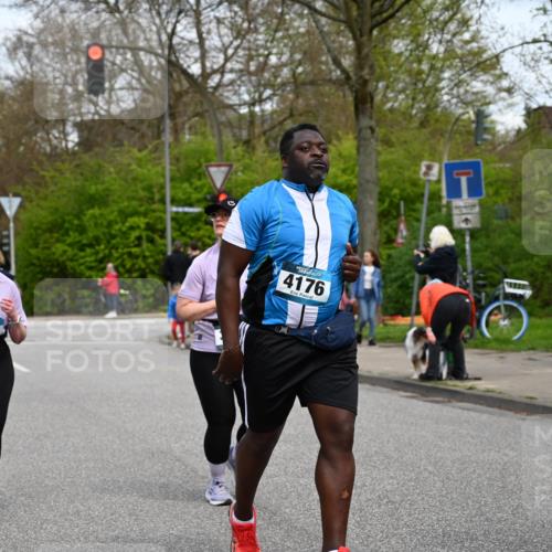 12.04.2026 - 45. Internationalen Wilhelmsburger Insellauf J. Mangold http://msf.ph/oto/9518111 12.04.2026 13:22:52 Ziel 5314, 4557, 2153, 5262, 4593, 4708, 3774, 4358, 5223, 3336, 3336, 3783, 3498, 3478, 4176, 5505, 3471 meine-sportfotos.de