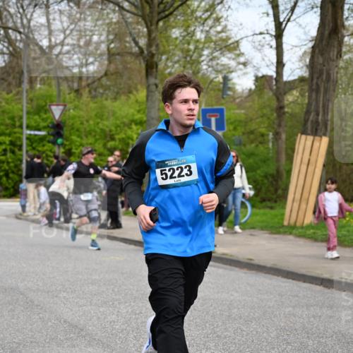 12.04.2026 - 45. Internationalen Wilhelmsburger Insellauf J. Mangold http://msf.ph/oto/9518167 12.04.2026 13:23:01 Ziel 5314, 4557, 2153, 5262, 4593, 4708, 3774, 4358, 5223, 5223, 3336, 3783, 3498, 3478, 4176, 5505, 3471, 3471, 3814, 2716, 3730, 3353 meine-sportfotos.de