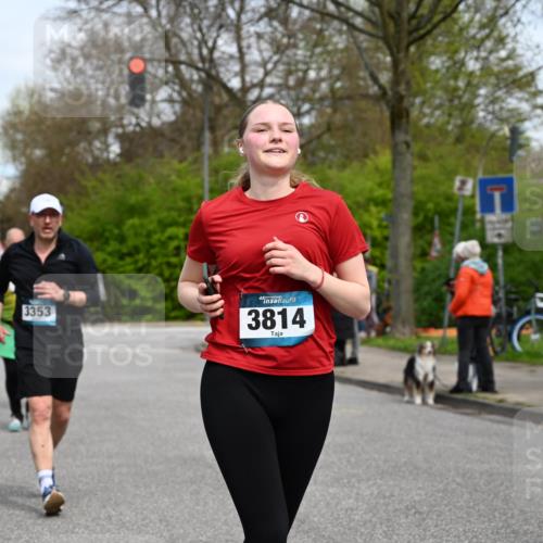 12.04.2026 - 45. Internationalen Wilhelmsburger Insellauf J. Mangold http://msf.ph/oto/9518218 12.04.2026 13:23:11 Ziel 4593, 4708, 3774, 4358, 5223, 3336, 3783, 3498, 3478, 4176, 4176, 5505, 3471, 3814, 2716, 3730, 3353, 2766, 5622, 3739 meine-sportfotos.de