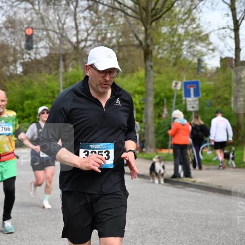 12.04.2026 - 45. Internationalen Wilhelmsburger Insellauf J. Mangold http://msf.ph/oto/9518238 12.04.2026 13:23:13 Ziel 4708, 3774, 4358, 5223, 3336, 3783, 3498, 3478, 4176, 5505, 3471, 3471, 3814, 2716, 3730, 3353, 2766, 5622, 3739, 5209, 5212 meine-sportfotos.de