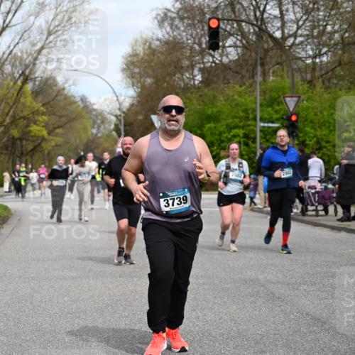 12.04.2026 - 45. Internationalen Wilhelmsburger Insellauf J. Mangold http://msf.ph/oto/9518302 12.04.2026 13:23:27 Ziel 3336, 3783, 3498, 3478, 4176, 5505, 3471, 3814, 2716, 3730, 3353, 2766, 5622, 3739, 5209, 5212, 2802, 2803, 2803, 3258, 3259, 4073, 4292, 4517, 3872, 5017 meine-sportfotos.de