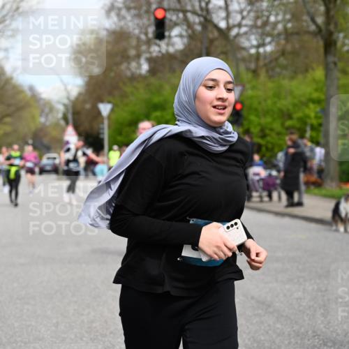 12.04.2026 - 45. Internationalen Wilhelmsburger Insellauf J. Mangold http://msf.ph/oto/9518348 12.04.2026 13:23:34 Ziel 4176, 5505, 3471, 3814, 2716, 3730, 3353, 2766, 5622, 3739, 5209, 5212, 2802, 2803, 3258, 3259, 4073, 4292, 4517, 3872, 3872, 5017, 3871, 5632, 4365, 3267, 2562, 5356, 5355 meine-sportfotos.de