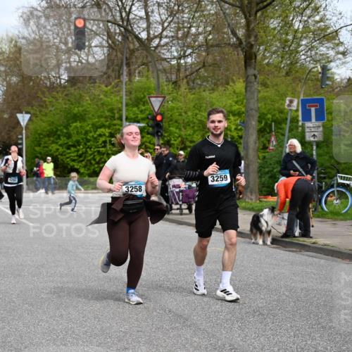 12.04.2026 - 45. Internationalen Wilhelmsburger Insellauf J. Mangold http://msf.ph/oto/9518353 12.04.2026 13:23:35 Ziel 4176, 5505, 3471, 3814, 2716, 3730, 3353, 2766, 5622, 3739, 3739, 5209, 5212, 2802, 2803, 3258, 3259, 4073, 4292, 4517, 3872, 5017, 3871, 5632, 4365, 3267, 2562, 5356, 5355 meine-sportfotos.de