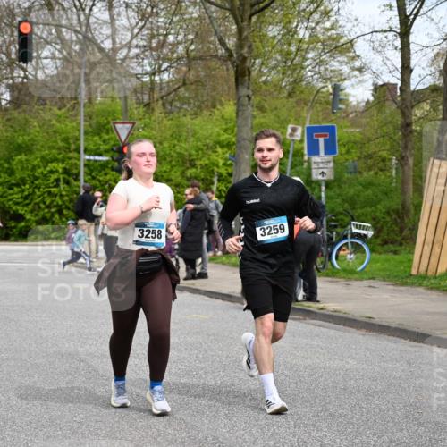 12.04.2026 - 45. Internationalen Wilhelmsburger Insellauf J. Mangold http://msf.ph/oto/9518359 12.04.2026 13:23:35 Ziel 4176, 5505, 3471, 3814, 2716, 3730, 3353, 2766, 5622, 3739, 3739, 5209, 5212, 2802, 2803, 3258, 3259, 4073, 4292, 4517, 3872, 5017, 3871, 5632, 4365, 3267, 2562, 5356, 5355 meine-sportfotos.de