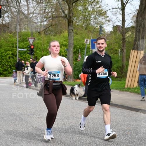 12.04.2026 - 45. Internationalen Wilhelmsburger Insellauf J. Mangold http://msf.ph/oto/9518363 12.04.2026 13:23:36 Ziel 4176, 5505, 3471, 3814, 2716, 3730, 3353, 2766, 5622, 3739, 5209, 5212, 5209, 5212, 2802, 2803, 3258, 3259, 4073, 4292, 4517, 3872, 5017, 3871, 5632, 4365, 3267, 2562, 5356, 5355 meine-sportfotos.de