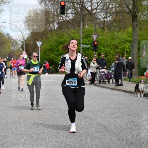 12.04.2026 - 45. Internationalen Wilhelmsburger Insellauf J. Mangold http://msf.ph/oto/9518368 12.04.2026 13:23:39 Ziel 3814, 2716, 3730, 3353, 2766, 5622, 3739, 5209, 5212, 2802, 2803, 2803, 3258, 3259, 4073, 4292, 4517, 3872, 5017, 3871, 5632, 4365, 3267, 2562, 5356, 5355 meine-sportfotos.de