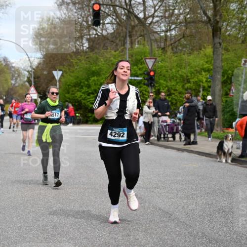 12.04.2026 - 45. Internationalen Wilhelmsburger Insellauf J. Mangold http://msf.ph/oto/9518369 12.04.2026 13:23:39 Ziel 3814, 2716, 3730, 3353, 2766, 5622, 3739, 5209, 5212, 2802, 2803, 2803, 3258, 3259, 4073, 4292, 4517, 3872, 5017, 3871, 5632, 4365, 3267, 2562, 5356, 5355 meine-sportfotos.de