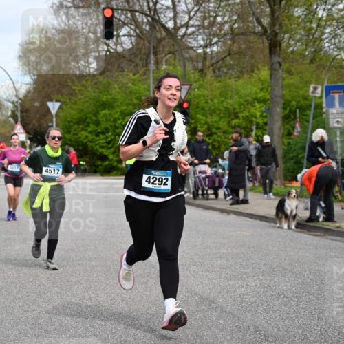 12.04.2026 - 45. Internationalen Wilhelmsburger Insellauf J. Mangold http://msf.ph/oto/9518371 12.04.2026 13:23:39 Ziel 3814, 2716, 3730, 3353, 2766, 5622, 3739, 5209, 5212, 2802, 2803, 2803, 3258, 3259, 4073, 4292, 4517, 3872, 5017, 3871, 5632, 4365, 3267, 2562, 5356, 5355 meine-sportfotos.de