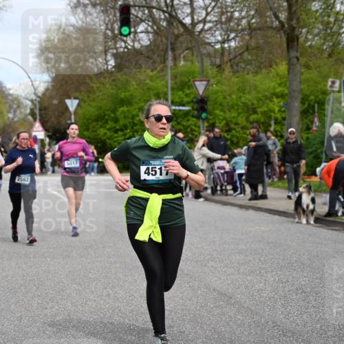 12.04.2026 - 45. Internationalen Wilhelmsburger Insellauf J. Mangold http://msf.ph/oto/9518386 12.04.2026 13:23:41 Ziel 3814, 2716, 3730, 3353, 2766, 5622, 3739, 5209, 5212, 2802, 2803, 3258, 3259, 4073, 4292, 4517, 3872, 5017, 3871, 3871, 5632, 4365, 3267, 2562, 5356, 5355 meine-sportfotos.de