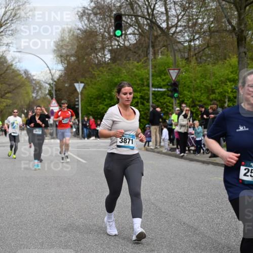 12.04.2026 - 45. Internationalen Wilhelmsburger Insellauf J. Mangold http://msf.ph/oto/9518411 12.04.2026 13:23:45 Ziel 3730, 3353, 2766, 5622, 3739, 5209, 5212, 2802, 2803, 3258, 3259, 4073, 4292, 4517, 4517, 3872, 5017, 3871, 5632, 4365, 3267, 2562, 5356, 5355, 5356, 5355, 4567 meine-sportfotos.de
