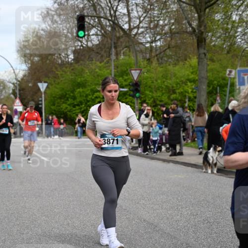 12.04.2026 - 45. Internationalen Wilhelmsburger Insellauf J. Mangold http://msf.ph/oto/9518415 12.04.2026 13:23:45 Ziel 3730, 3353, 2766, 5622, 3739, 5209, 5212, 2802, 2803, 3258, 3259, 4073, 4292, 4517, 4517, 3872, 5017, 3871, 5632, 4365, 3267, 2562, 5356, 5355, 5356, 5355, 4567 meine-sportfotos.de