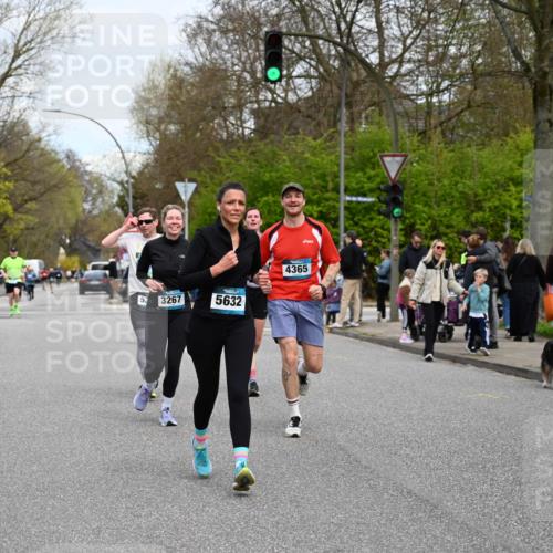 12.04.2026 - 45. Internationalen Wilhelmsburger Insellauf J. Mangold http://msf.ph/oto/9518421 12.04.2026 13:23:49 Ziel 2766, 5622, 3739, 5209, 5212, 2802, 2803, 3258, 3259, 4073, 4292, 4517, 3872, 5017, 3871, 5632, 4365, 3267, 2562, 5356, 5355, 4567, 2145 meine-sportfotos.de
