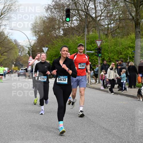 12.04.2026 - 45. Internationalen Wilhelmsburger Insellauf J. Mangold http://msf.ph/oto/9518425 12.04.2026 13:23:49 Ziel 2766, 5622, 3739, 5209, 5212, 2802, 2803, 3258, 3259, 4073, 4292, 4517, 3872, 5017, 3871, 5632, 4365, 3267, 2562, 5356, 5355, 4567, 2145 meine-sportfotos.de